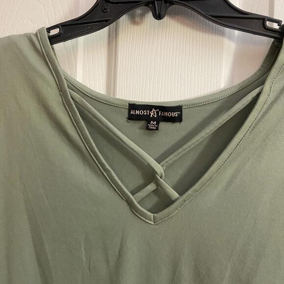 Almost Famous Crop Top Green Size Medium - Picture 3 of 6